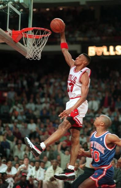 Maggio 1994, Pippen (orfano di Jordan, che si era ritirato per darsi al baseball) prova a far vincere comunque Chicago. La marcia dei Bulls si ferma in gara-7 delle semifinali di conference contro New York. 